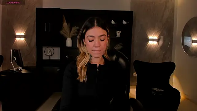 Snapshot of ViolettHansson chatting on March 29, 2026, 5:25 pm ViolettHansson online show from March 29, 2026, 5:25 pm