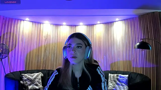 Snapshot of ViolettHansson chatting on March 12, 2026, 6:12 pm ViolettHansson online show from March 12, 2026, 6:12 pm