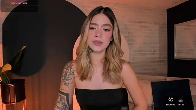 Snapshot of ViolettHansson chatting on April 10, 2026, 10:00 am ViolettHansson online show from April 10, 2026, 10:00 am