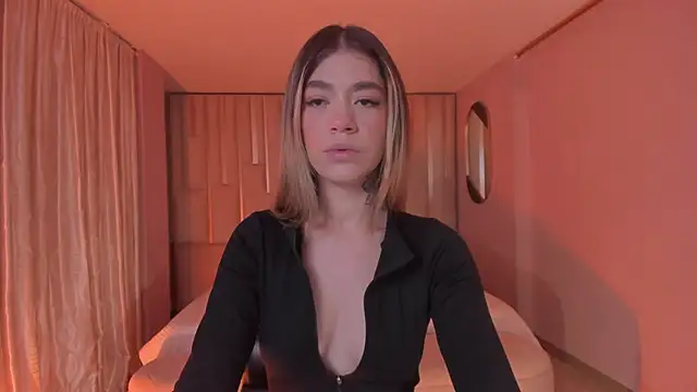 Snapshot of ViolettHansson chatting on April 1, 2026, 8:48 am ViolettHansson online show from April 1, 2026, 8:48 am