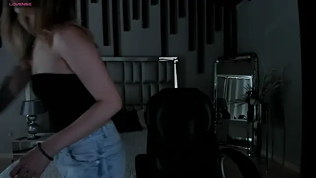 Snapshot of ViolettHansson chatting on March 3, 2026, 6:37 pm ViolettHansson online show from March 3, 2026, 6:37 pm