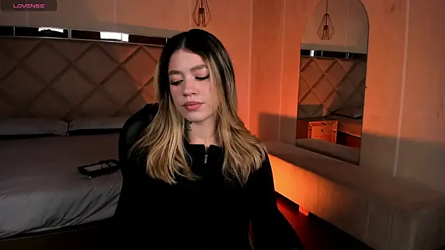 Snapshot of ViolettHansson chatting on March 17, 2026, 6:44 pm ViolettHansson online show from March 17, 2026, 6:44 pm