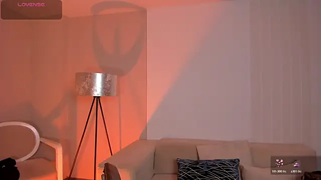 Snapshot of ViolettHansson chatting on April 4, 2026, 9:05 am ViolettHansson online show from April 4, 2026, 9:05 am