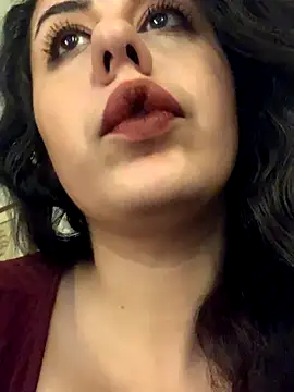 Snapshot of holyeroticss chatting on November 2, 2025, 12:04 am holyeroticss online show from November 2, 2025, 12:04 am