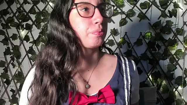 CoralineSanchez online show from December 2, 2025, 7:15 pm