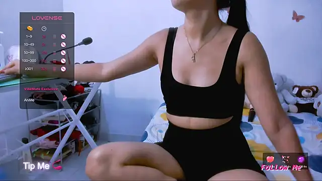 Snapshot of Alyson0001 chatting on November 18, 2025, 12:15 am Alyson0001 online show from November 18, 2025, 12:15 am