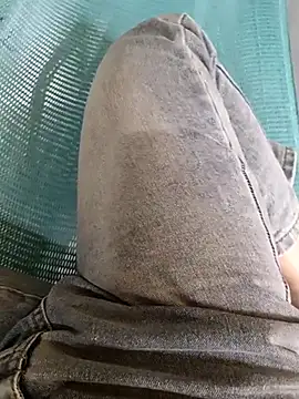 M yiyi online show from December 4, 2025, 7:18 am