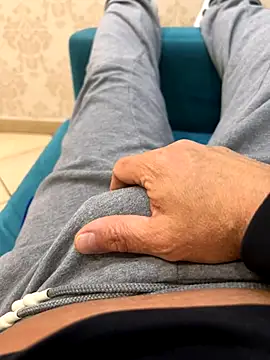 Snapshot of Teloficco chatting on December 7, 2024, 12:03 am Teloficco online show from December 7, 2024, 12:03 am