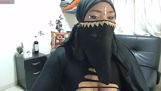 Snapshot of Aaliyah_brown chatting on January 7, 2025, 8:45 am Aaliyah brown online show from January 7, 2025, 8:45 am