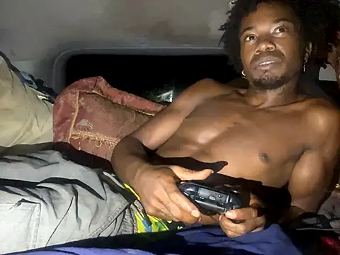 Snapshot of SlimeCrownzOut5 chatting on October 6, 2025, 9:32 am SlimeCrownzOut5 online show from October 6, 2025, 9:32 am