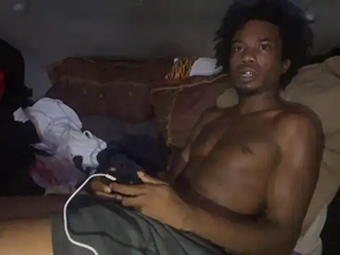 Snapshot of SlimeCrownzOut5 chatting on February 3, 2026, 6:22 am SlimeCrownzOut5 online show from February 3, 2026, 6:22 am