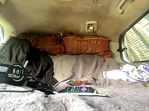 Snapshot of SlimeCrownzOut5 chatting on September 20, 2025, 4:45 pm SlimeCrownzOut5 online show from September 20, 2025, 4:45 pm