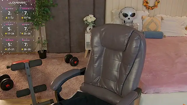 Snapshot of _F_R_A_U_ chatting on October 26, 2025, 1:06 am F R A U online show from October 26, 2025, 1:06 am