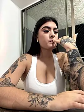 Snapshot of IrisBaker chatting on January 14, 2026, 11:52 pm IrisBaker online show from January 14, 2026, 11:52 pm