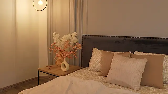 IrisBaker online show from March 30, 2026, 12:01 am