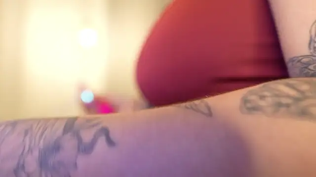 IrisBaker online show from November 27, 2025, 9:04 pm