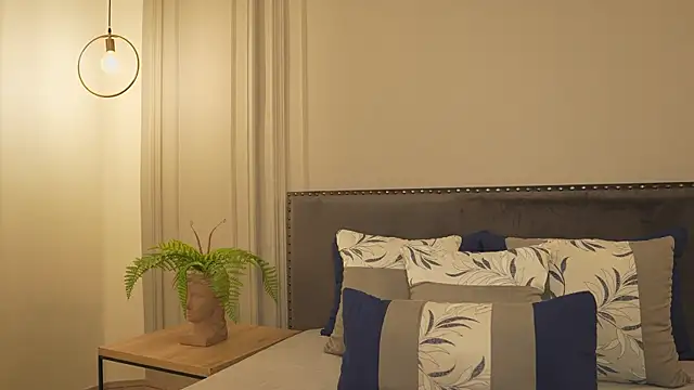 Snapshot of IrisBaker chatting on February 13, 2026, 10:32 pm IrisBaker online show from February 13, 2026, 10:32 pm