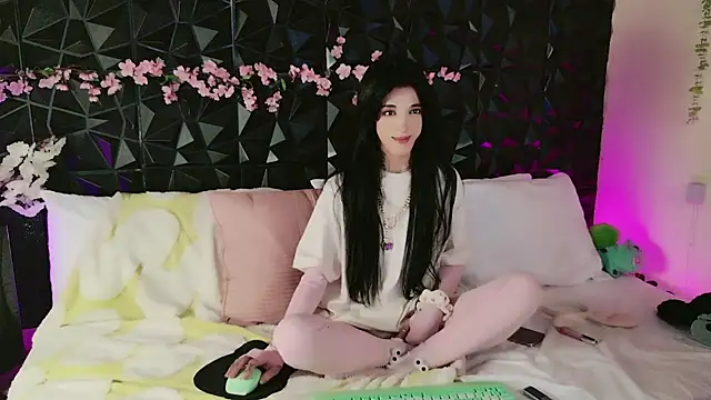 Snapshot of Finibondi chatting on September 23, 2025, 6:20 am Finibondi online show from September 23, 2025, 6:20 am