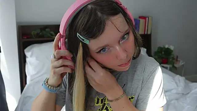 Snapshot of Ayra_Lust chatting on March 2, 2025, 6:48 am Ayra Lust online show from March 2, 2025, 6:48 am