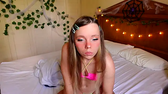 Snapshot of Ayra_Lust chatting on October 18, 2025, 7:16 pm Ayra Lust online show from October 18, 2025, 7:16 pm