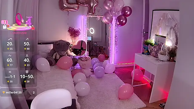 Snapshot of LoryWood chatting on December 5, 2025, 4:16 pm LoryWood online show from December 5, 2025, 4:16 pm