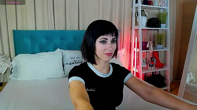 HeidiBloom online show from March 15, 2025, 2:23 pm