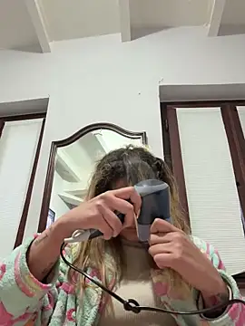 Snapshot of andreinitahg chatting on December 18, 2025, 7:35 am andreinitahg online show from December 18, 2025, 7:35 am