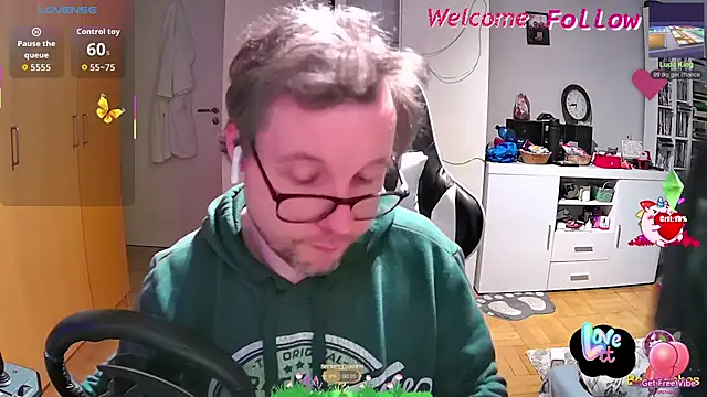 Snapshot of larsgessner30 chatting on May 15, 2026, 1:36 am larsgessner30 online show from May 15, 2026, 1:36 am