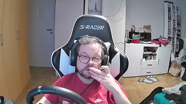 Snapshot of larsgessner30 chatting on October 28, 2025, 9:36 pm larsgessner30 online show from October 28, 2025, 9:36 pm