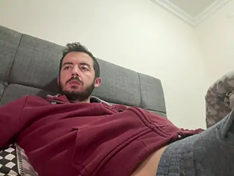 laynufff online show from May 1, 2026, 6:02 pm