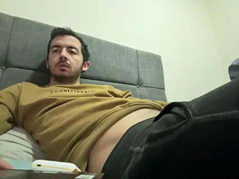 laynufff online show from March 23, 2026, 6:57 am