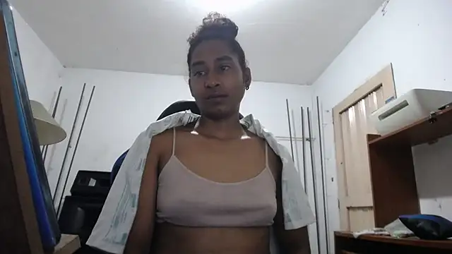 yohatinelly07 online show from November 28, 2025, 8:25 am