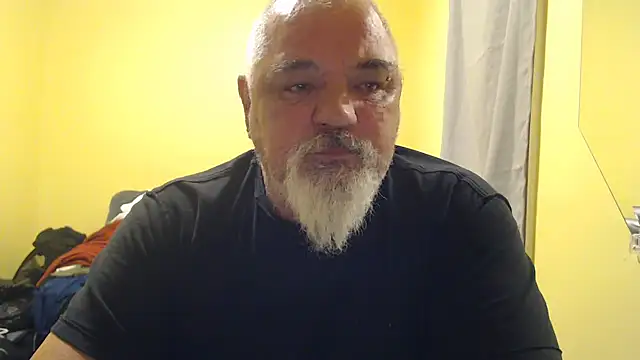 Newfiesausage1972 online show from November 1, 2025, 11:20 pm