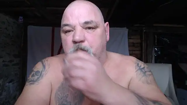 Newfiesausage1972 online show from February 20, 2026, 7:38 pm