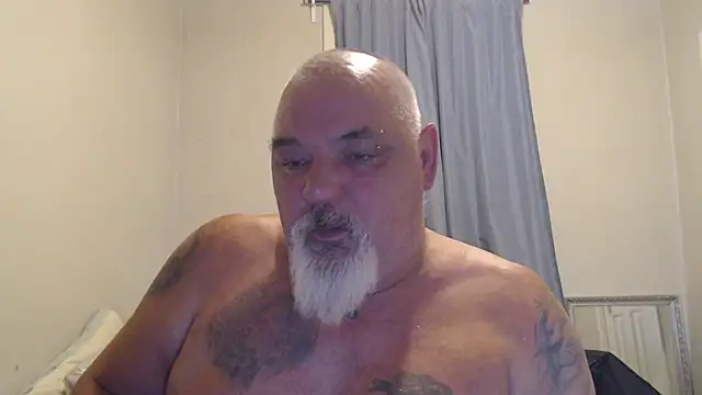 Newfiesausage1972 online show from October 19, 2025, 7:27 pm