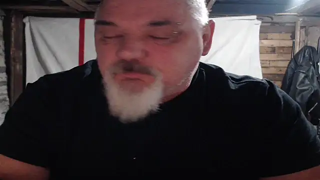 Newfiesausage1972 online show from December 21, 2025, 12:13 am