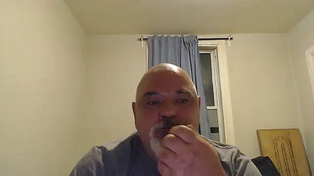 Newfiesausage1972 online show from September 15, 2025, 6:36 am