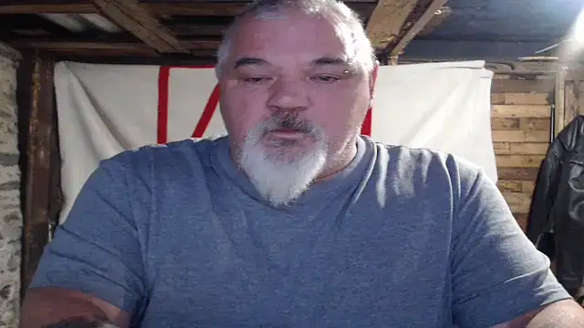 Newfiesausage1972 online show from November 17, 2025, 12:31 pm