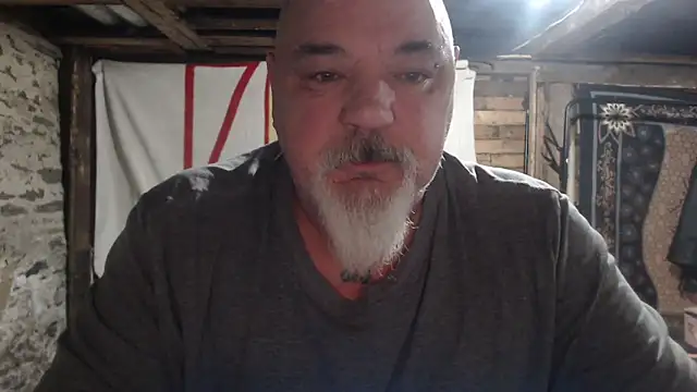 Newfiesausage1972 online show from January 7, 2026, 8:52 am