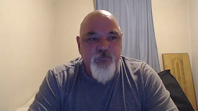 Newfiesausage1972 online show from September 10, 2025, 2:49 pm