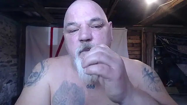 Newfiesausage1972 online show from March 24, 2026, 3:34 pm