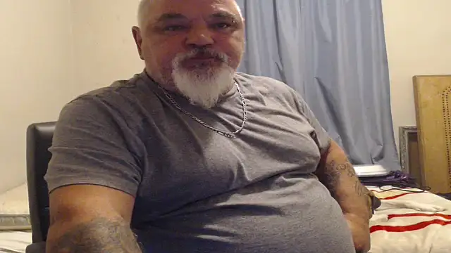 Newfiesausage1972 online show from September 27, 2025, 5:13 am