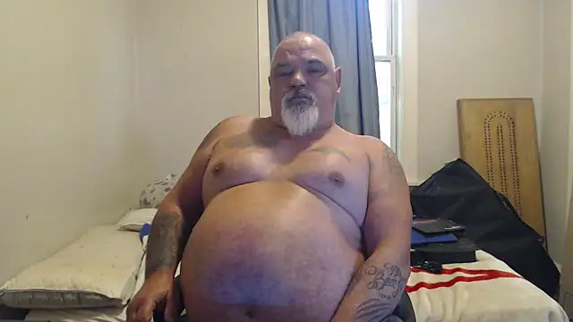 Newfiesausage1972 online show from September 19, 2025, 12:09 pm