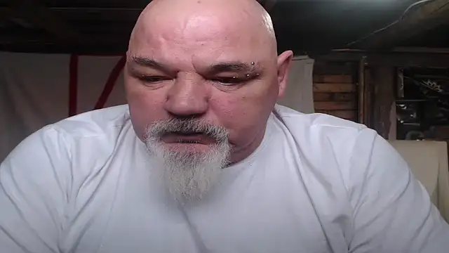 Newfiesausage1972 online show from February 12, 2026, 4:18 pm