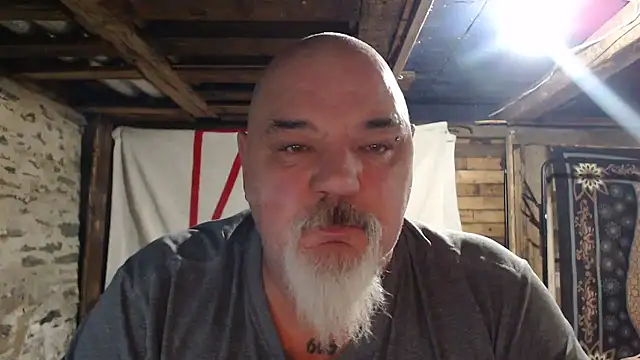 Newfiesausage1972 online show from January 17, 2026, 9:57 am