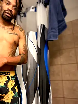 Snapshot of 1BeautyN1Beast chatting on December 3, 2025, 1:32 pm 1BeautyN1Beast online show from December 3, 2025, 1:32 pm