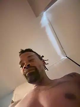 Snapshot of 1BeautyN1Beast chatting on October 4, 2025, 12:28 pm 1BeautyN1Beast online show from October 4, 2025, 12:28 pm