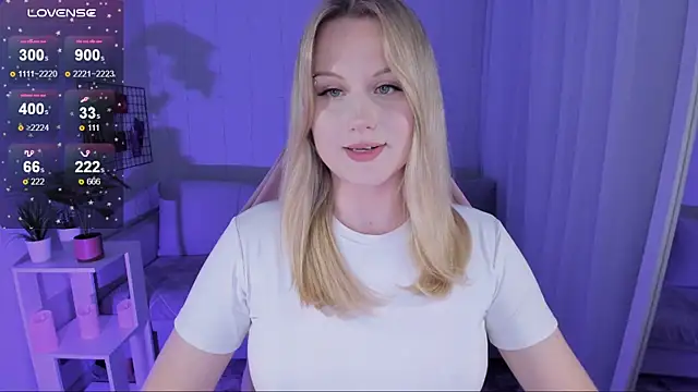 Snapshot of Honey_blonde chatting on June 16, 2026, 8:09 pm Honey blonde online show from June 16, 2026, 8:09 pm