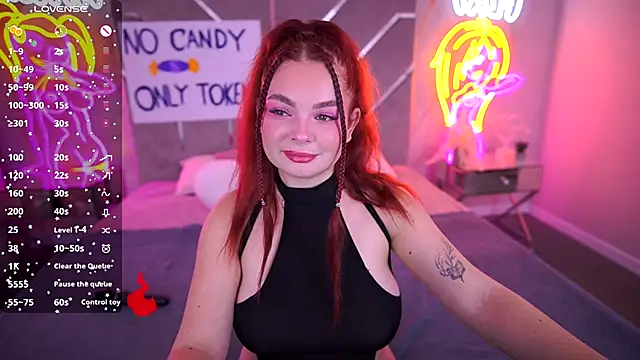 Snapshot of CarolinaDia chatting on October 31, 2025, 8:27 pm CarolinaDia online show from October 31, 2025, 8:27 pm