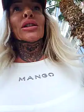 YourMommyBlair online show from November 12, 2025, 11:03 am